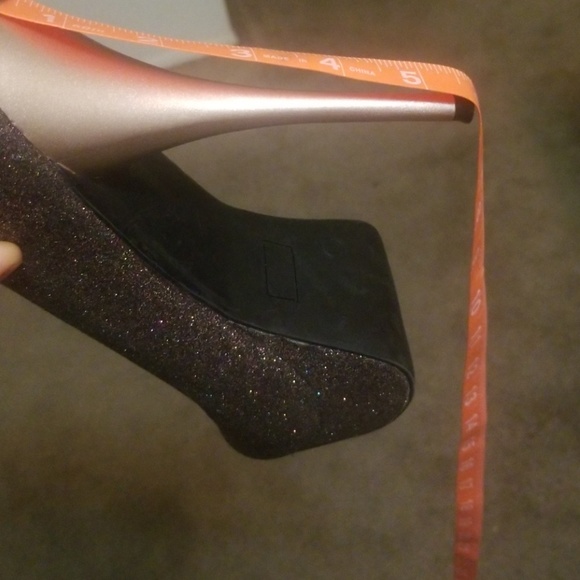 Shoe - Picture 5 of 5